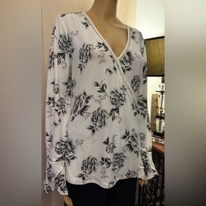 NWTs White House Black Market, floral print long-sleeve V-neck wrap-style. Sz. M